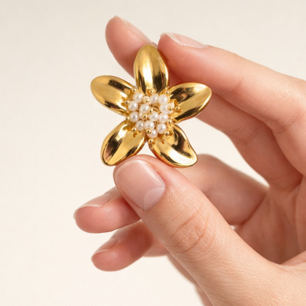 Flora Pearl Studs